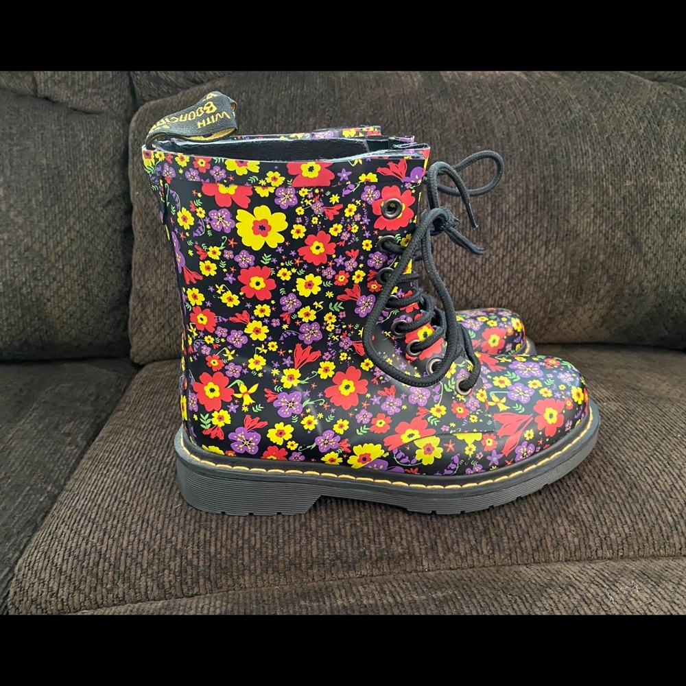 Dr. Marten Floral Lace-Up Combat Boots - Black Rubber with Multicolor Flowers - Picture 3 of 6